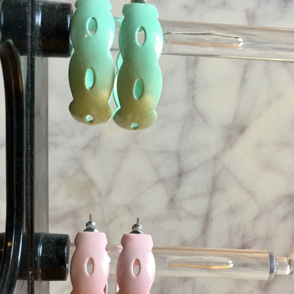 Pair of Spring Colored Hoop Earrings - Picture 4 of 6